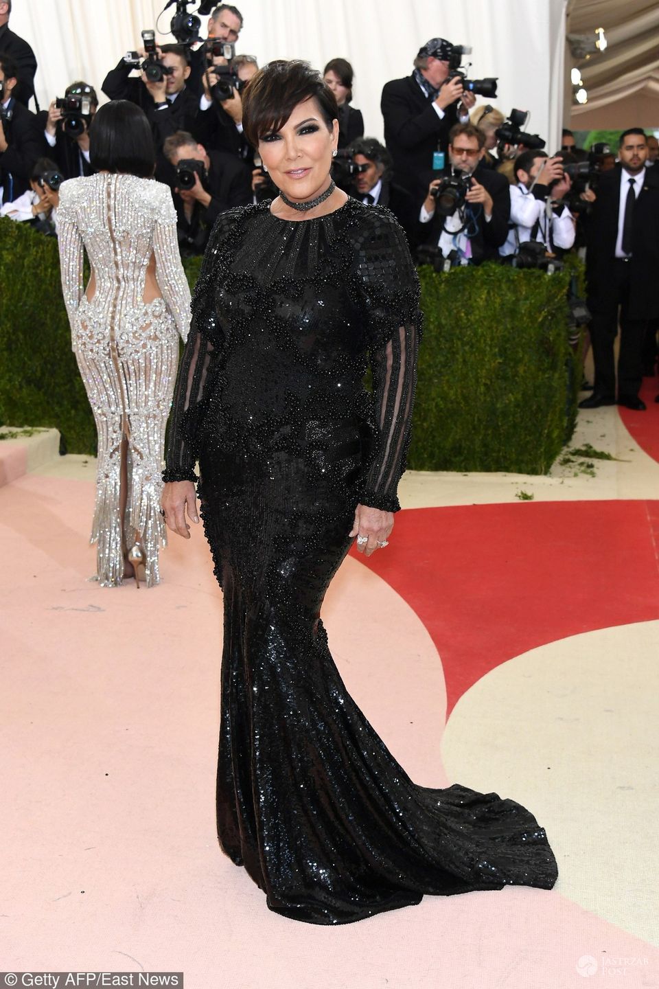 Kris Jenner w sukni Balmain na MET Gala 2016 fot. East News