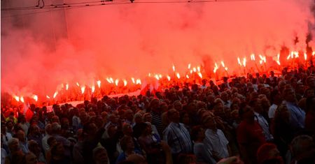Kontrowersje wokół apelu smoleńskiego. Poseł PiS: za kilka miesięcy rozważyć, czy ma sens