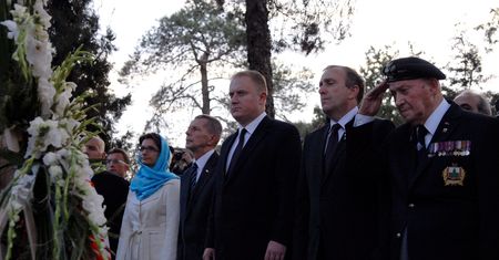 Hołd w imieniu pochowanych w Iranie