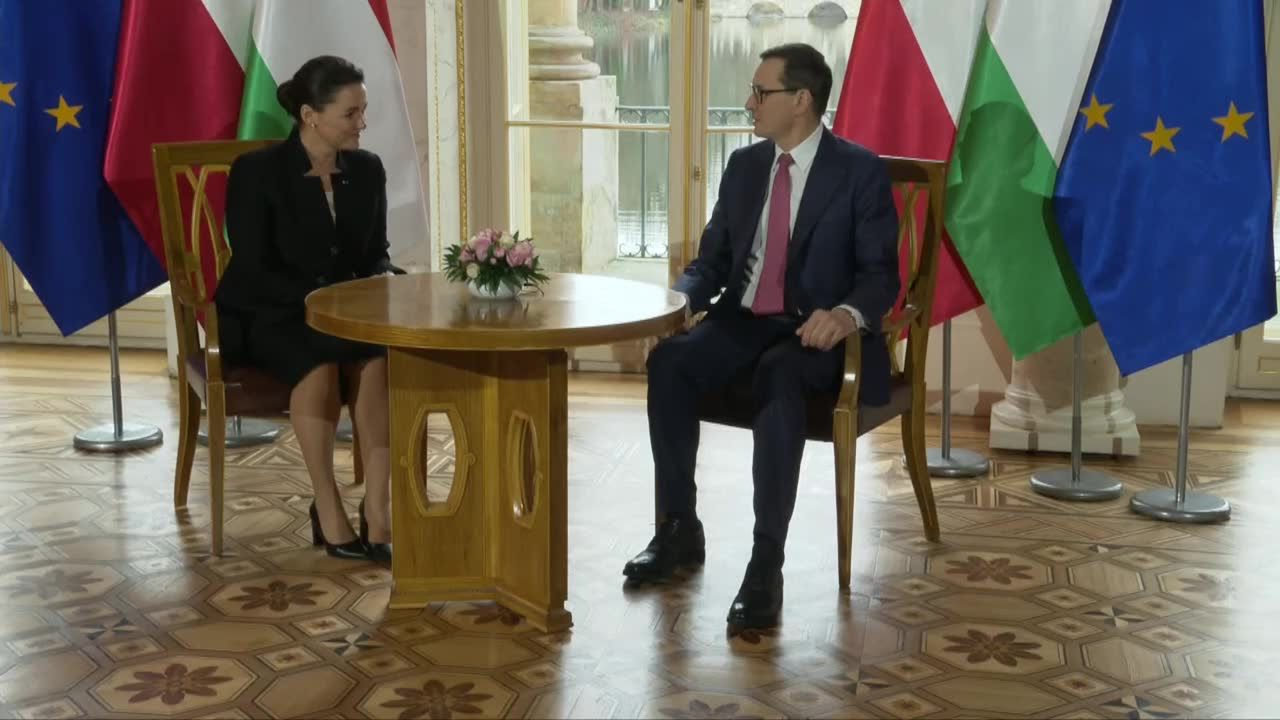 Premier Mateusz Morawiecki spotkał się w Łazienkach Królewskich z prezydent Węgier Katalin Novak