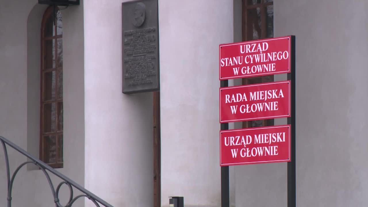 Władze Głowna skróciły czas pracy urzędników miejskich o godzinę, by oszczędzać prąd