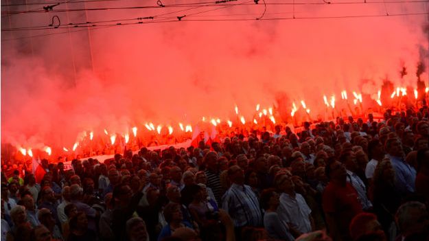 Poznaniacy podczas głównych uroczystości obchodów 60. rocznicy Poznańskiego Czerwca''56, które odbyły się na pl. Adama Mickiewicza