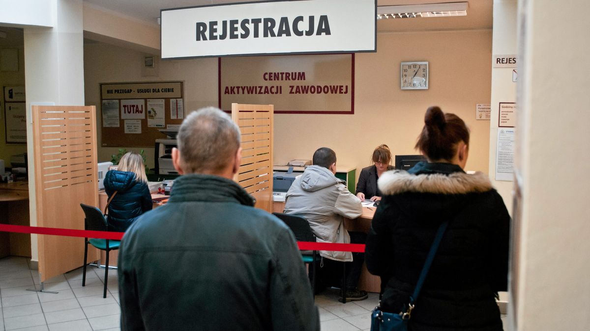 PUP w Bydgoszczy
22.01.2014 Bydgoszcz ,  Powiatowy Urzad Pracy .  Bezrobotni w kolejce do rejestracji .
Fot. Tymon Markowski / Agencja Wyborcza.pl
Fot. Tymon Markowski / Agencja Wyborcza.pl
PUP, bezrobocie, bezrobotny, kolejka, bezrobotnych, po prace, rejestracja, /FR/, bezrobotna, agx