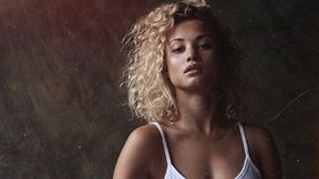 Rose Bertram rozpala zmysły w sieci. To ukochana Gregory'ego van der Wiela