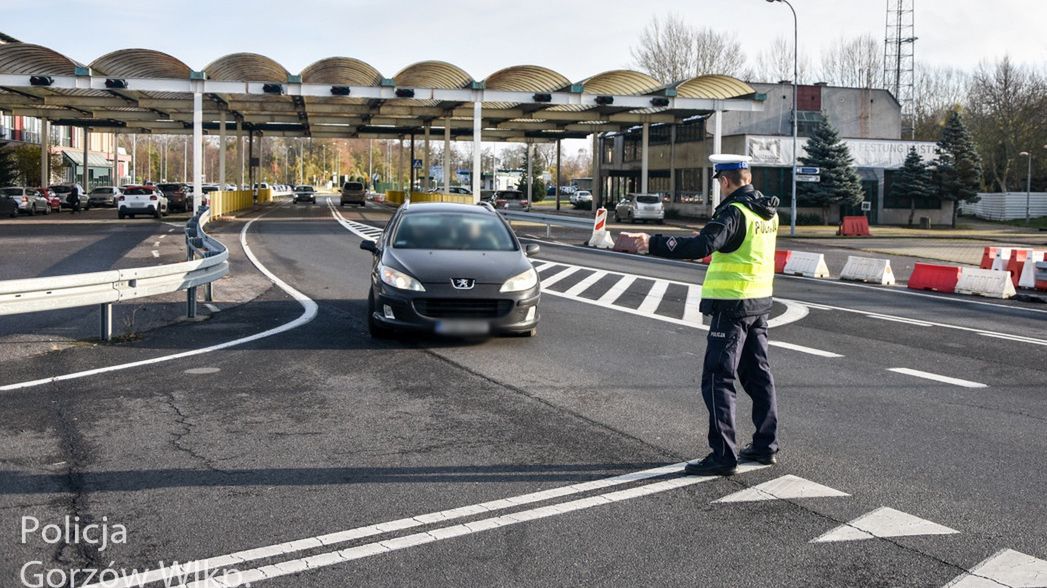 Policjanta podczas kontroli drogowej można nagrywać