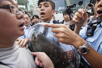 Demonstracje w Hongkongu. Rozpędzają protestujących