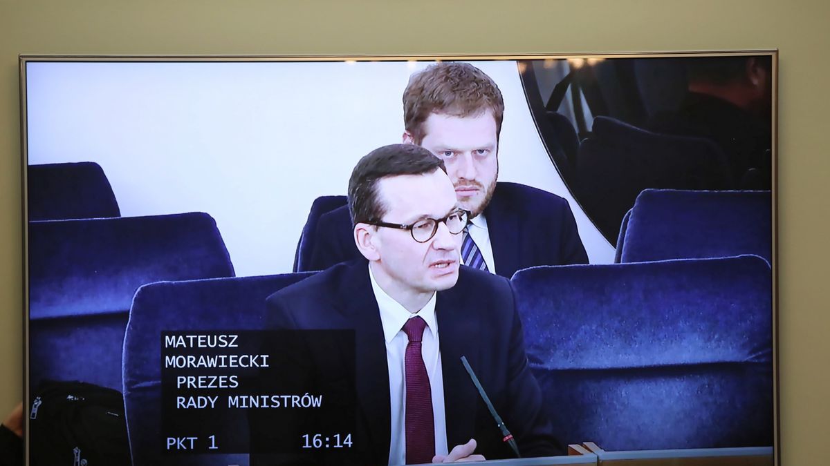 Mateusz Morawiecki poinformował o wprowadzeniu kolejnych obostrzeń