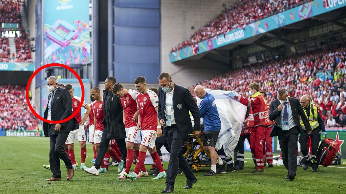 Zdjęcie okładkowe artykułu: Getty Images / Lars Ronbog / FrontZoneSport / Na zdjęciu: niemiecki lekarz Jens Kleinefeld (w czerwonym kółku) tuż po zakończeniu akcji reanimacyjnej na stadionie w Kopenhadze
