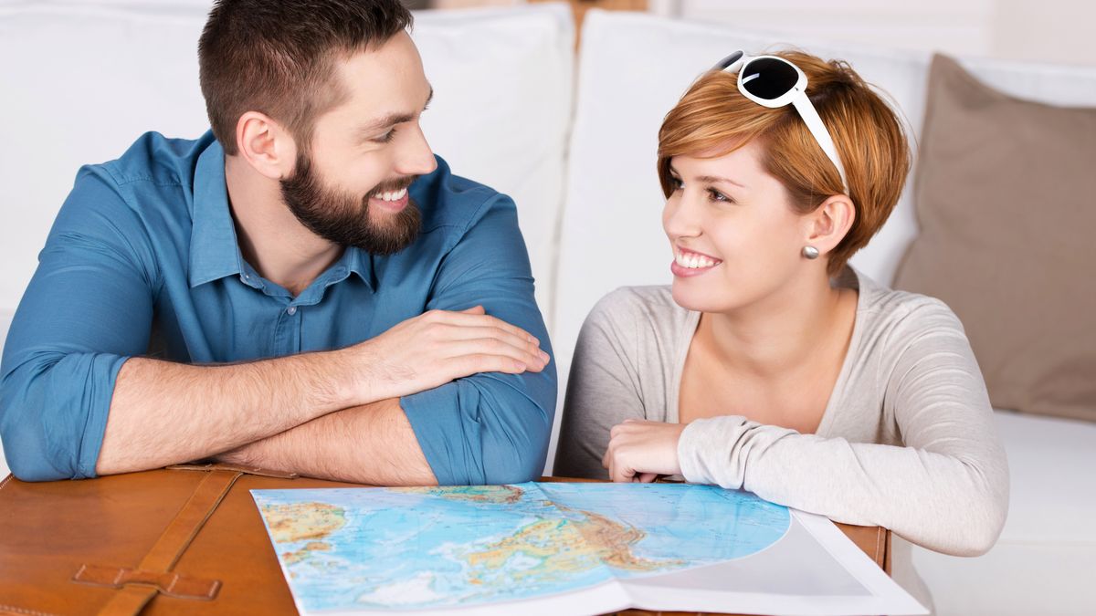 Cel w nawigacji można ustalić na komputerze i później wysłać go na smartfona, depositphotos