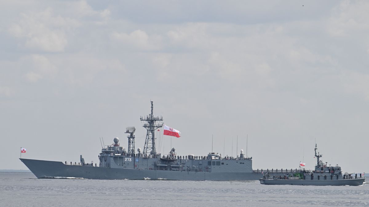 pr�ba parady morskiej
Marcin Gadomski
273, Hel, marynarka wojenna rp, obchody, okr�t, okr�ty, ORP Nak�o 640, parada morska, Pr�ba Parady Morskiej, wojsko polskie