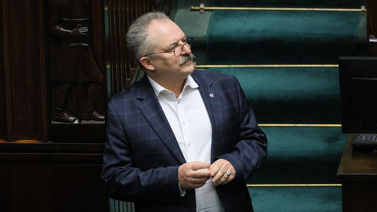 Marek Jakubiak
Warszawa, 05.02.2025. Szef ko�a poselskiego Wolni Republikanie Marek Jakubiak na sali obrad Sejmu w Warszawie, 5 bm. Sejm, kt�ry rozpoczyna dwudniowe posiedzenie, zajmie si� m.in. rz�dowym projektem nowelizacji ustawy o podatku akcyzowym i ustawy o zdrowiu publicznym. (jm) PAP/Rafa� Guz
Rafa� Guz
X kadencja, 10, 10 10. X kadencja kadencji, 10., Dziesi�ta, kadencji, obrad, Obrady, plenarna, polityk polityka, Polityka, posiedzenie, Posiedzenie Sejmu, pos�owie, Sala plenarna posiedze� obrad, sala posiedze�, sejm, Sejm RP, sejmu