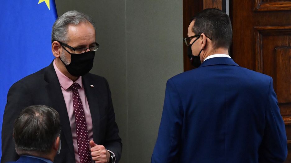 Luzowanie obostrzeń tylko dla zaszczepionych? / Na zdjęciu arch. minister zdrowia Adam Niedzielski i premier Mateusz Morawiecki