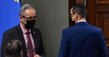 Luzowanie obostrzeń tylko dla zaszczepionych? Członek Rady Medycznej zapowiada