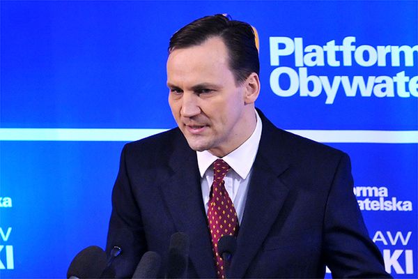 PiS złożyło wniosek o odwołanie Radosława Sikorskiego