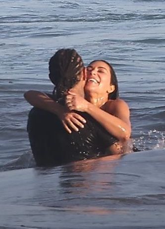 *PREMIUM-EXCLUSIVE* Kim Kardashian and Lewis Hamilton seal their relationship with a kiss as they spend a day surfing together in Malibu **WEB EMBARGO UNTIL 4 pm ET on April 22, 2026**RMBI / BACKGRID / Backgrid USA / ForumKim Kardashian, Lewis Hamilton, bikini top, surf suit, surf board, surfing, Malibu, PDA, kissing, dating, romantic, relationship
