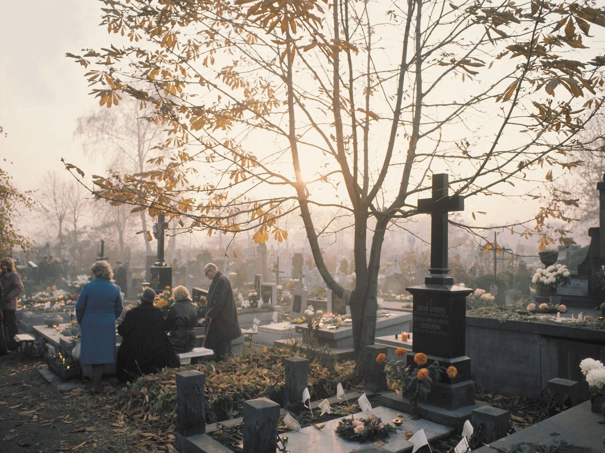 Polacy preferują tradycyjne pogrzeby