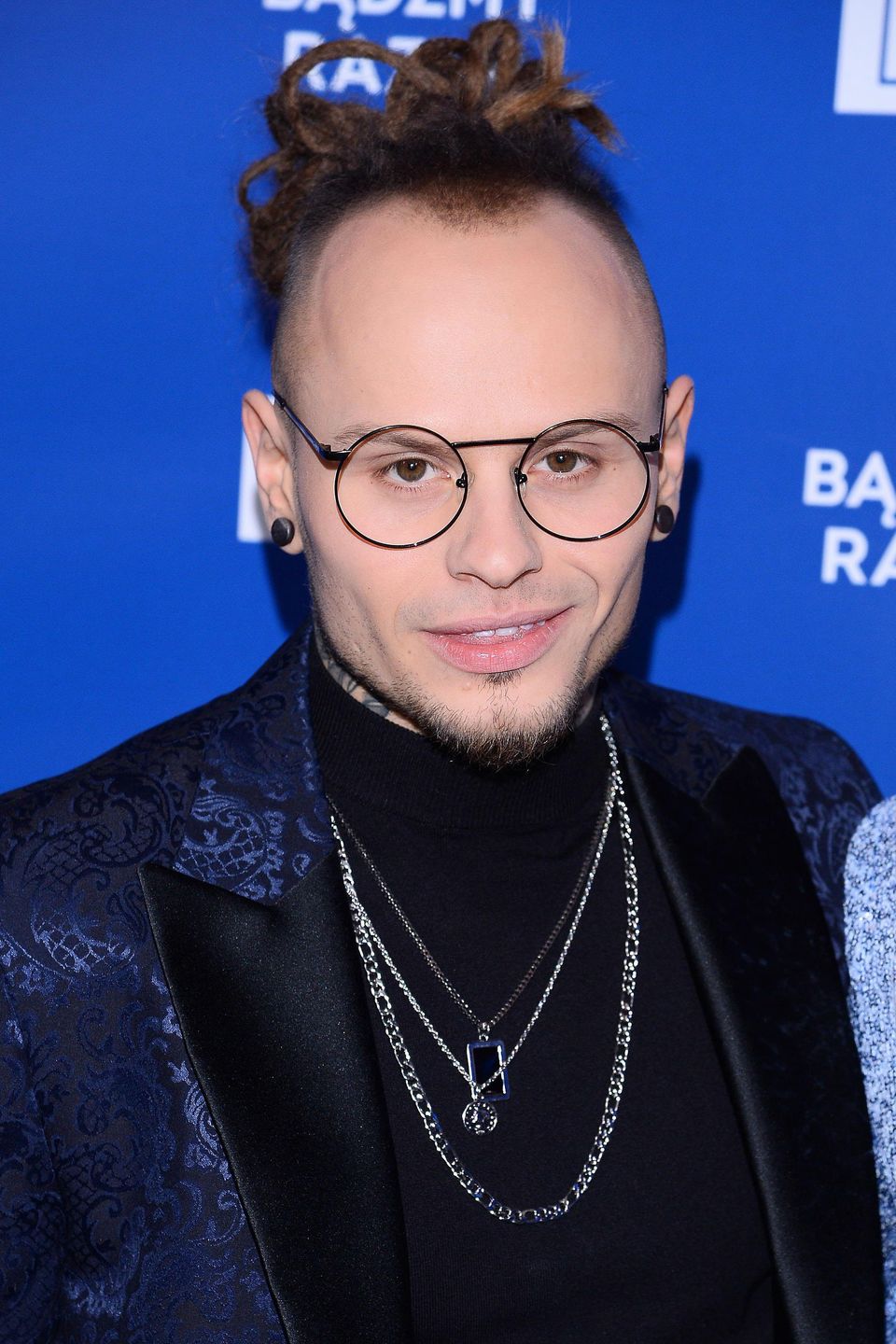Mateusz Janusz z "Fit Lovers" ogłaszał, że koronawirus "ginie" w 27 stopniach