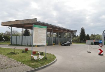 Mieszkańcy Kutrzeby nie mogą spać przez oślepiające światło. Nie zgadniecie skąd