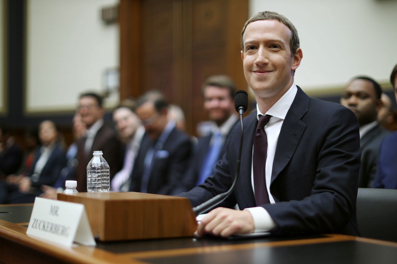Inwestował i wierzył w Facebooka, dziś krytykuje Zuckerberga. Ale jego "spowiedź" wypada blado