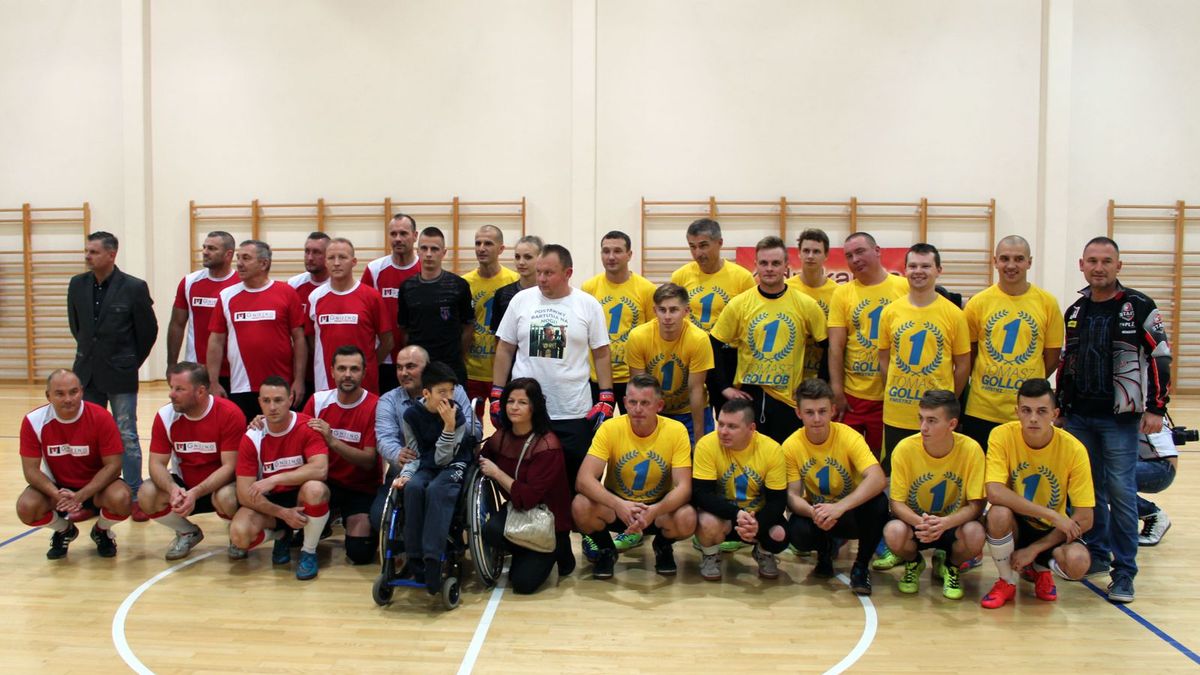 WP SportoweFakty / Mateusz Domański /  Reprezentacje Pierwszej Stolicy Polski i GTM Startu Gniezno podczas meczu charytatywnego dla Bartosza Labrenza