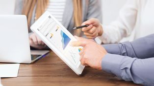 Nawet 17 tys. zł pensji. Sektor rośnie kolejny rok z rzędu i szuka ludzi do pracy