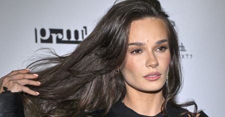 Wyglądała obłędnie. Góra sukienki przypominała bikini