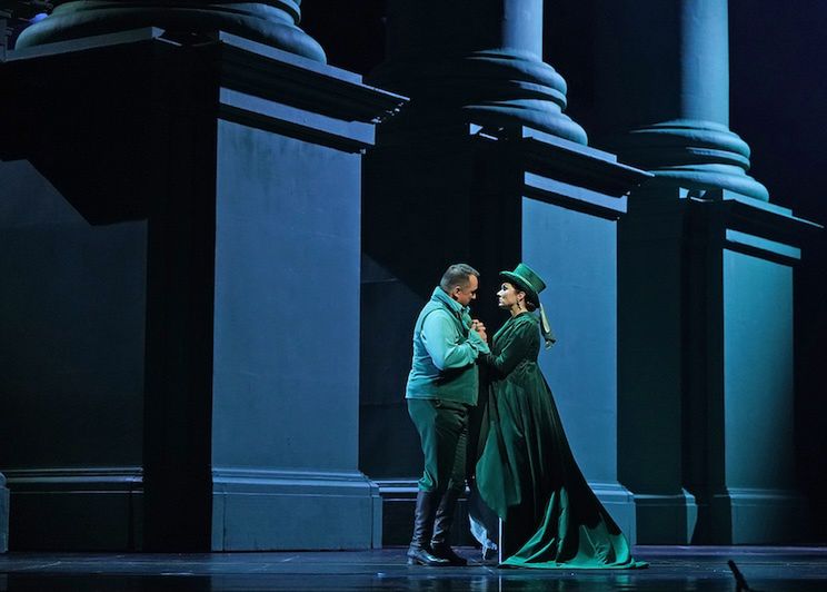Małgorzata Trojanowska (Tosca), Dominik Sutowicz (Cavaradossi), scena z I aktu © Joanna Miklaszewska/ Teatr Wielki w Łodzi
