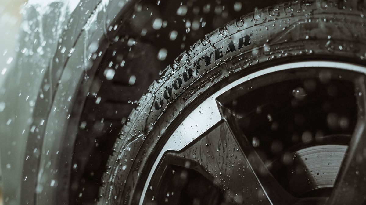 Goodyear UltraGrip Performance 3