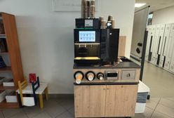 Komu przeszkadza kawa w automatach i dlaczego Polacy płacą tak dużo za plastikowe kubki? Rada Przedsiębiorców apeluje o rozsądek i zmiany w prawie