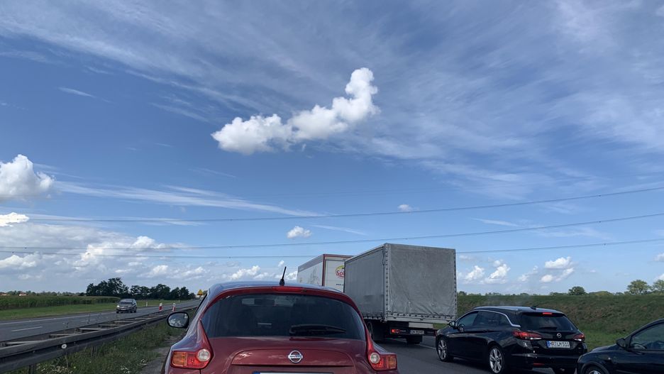 Wrocław. Autostrada A4 stoi. Towar wyleciał z ciężarówki 