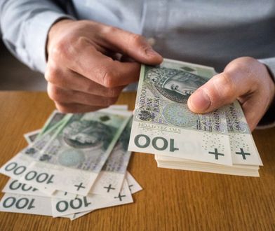 ZUS wypłaca seniorom pieniądze. Oto co musisz wiedzieć o czternastkach