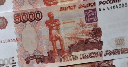 Rubel notuje największe wzrosty wśród walut. M.in. dzięki zachodnim firmom