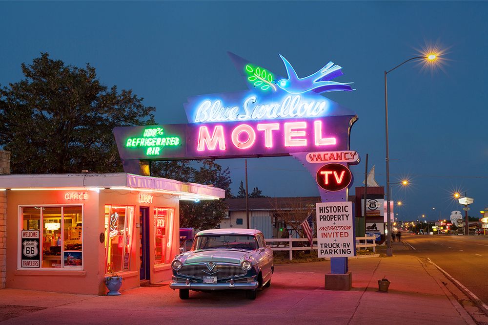 „Americana” Garroda Kirkwooda to minimalistyczny obraz wyluzowanej Kalifornii 16