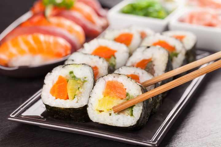 Sushi to jedna z najpopularniejszych japońskich potraw.