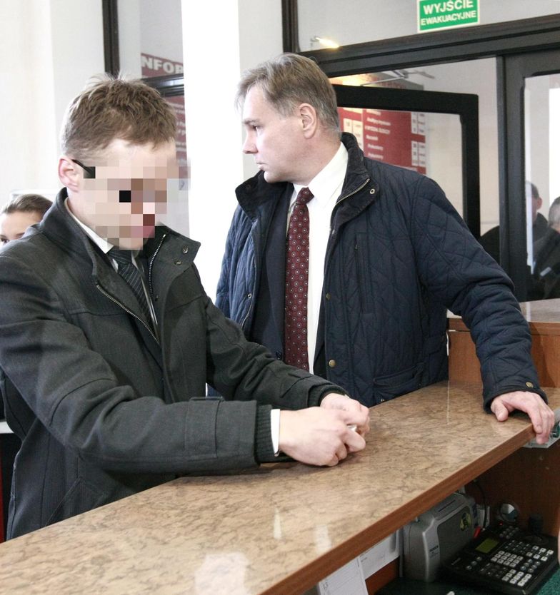 Łódzkiemu asesorowi zarzuca się także ucieczkę z majątkiem i wyzbycie się na rzecz rodziców nieruchomości, które zostały zabezpieczone przez prokuraturę