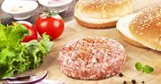 Surowe mrożone burgery z wołowiny