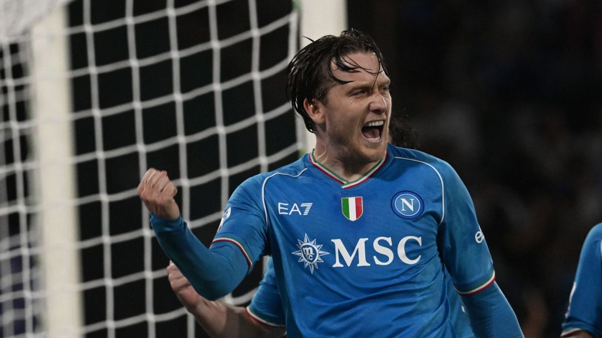 PAP/EPA / CIRO FUSCO / Na zdjęciu: Piotr Zieliński