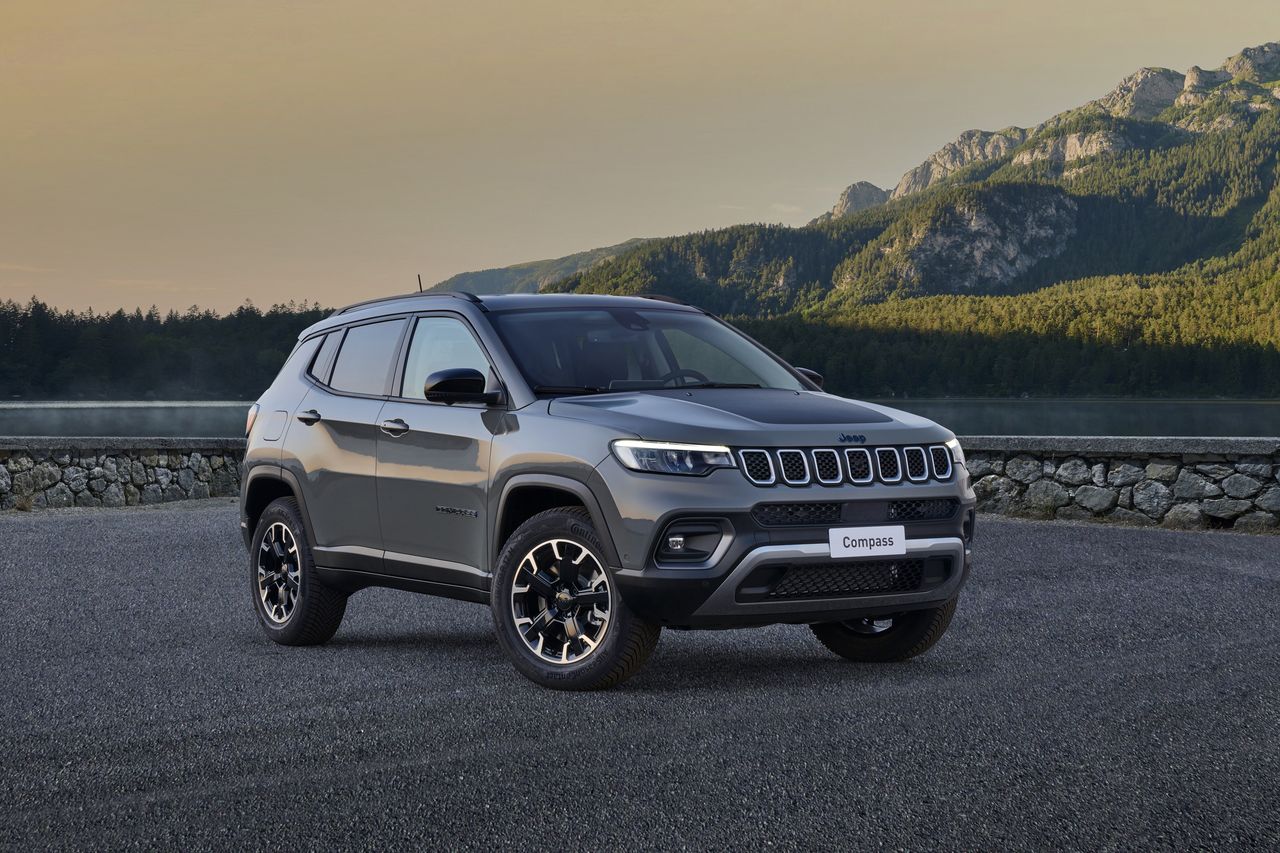 Jeep Compass z edycjami specjalnymi – i w teren, i na wybieg