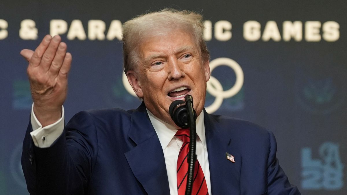 Temporary
President Donald Trump answers questions from reporters after signing an executive order about the 2028 Los Angeles Olympic Games, in the South Court Auditorium of the Eisenhower Executive Office Building on the White House campus, Tuesday, Aug. 5, 2025, in Washington. (AP Photo/Alex Brandon)
Alex Brandon