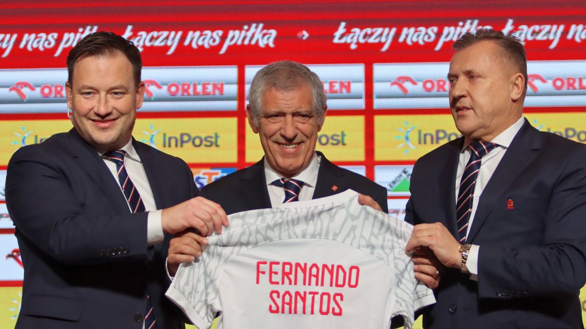 Fernando Santos (w środku) podczas ogłaszania go trenerem 