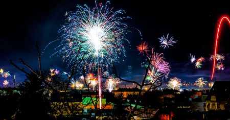 Sylwester 2023/24. Miasta rezygnują z imprez. Gdzie zaplanowano zabawę?