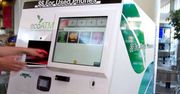 Nie wyrzucaj starego telefonu! Przerośnięty bankomat chętnie go od Ciebie kupi