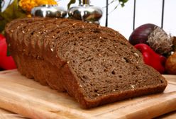 Chleb razowy powoduje wzdęcia. Jak temu zaradzić?