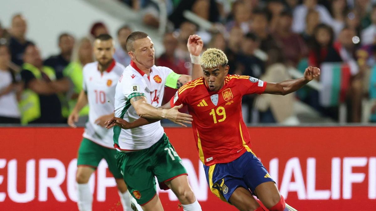 PAP/EPA / Vassil Donev / Lamine Yamal w meczu z Bułgarią