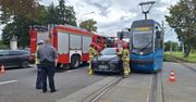 Wrocław: Wypadek tramwaju i lexusa. Utrudnienia dla pasażerów MPK w centrum