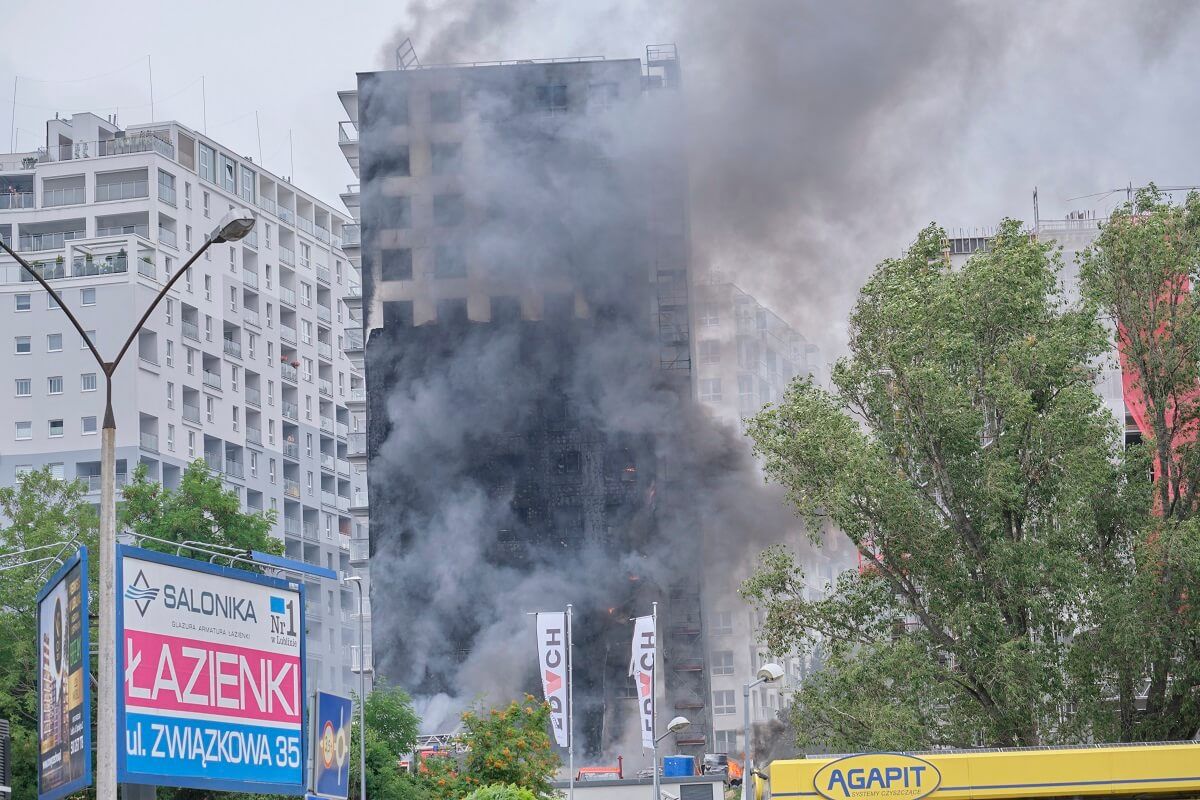 Pożar elewacji wieżowca przy ul. Północnej w Lublinie