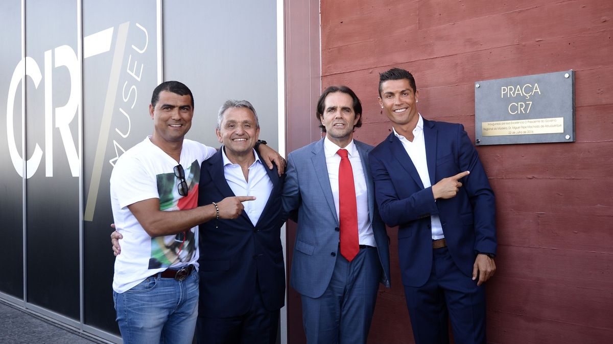 Getty Images / Octavio Passos / Stringe / Na zdjęciu Hugo Aveiro, Dionisio Pestana, Miguel Albuquerque i Cristiano Ronaldo