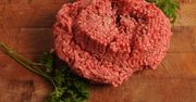Surowe mięso mielone z wołowiny (95% mięsa, 5% tłuszczu)