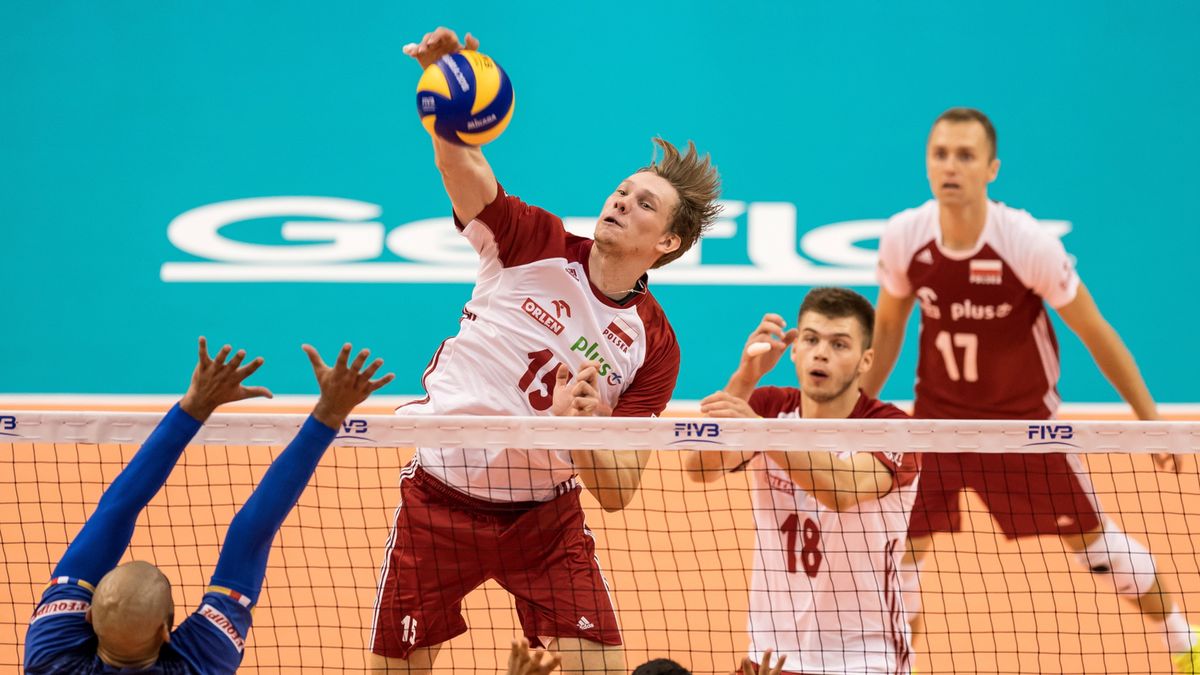 PAP / Maciej Kulczyński / Na zdjęciu: Polak Jakub Kochanowski (w środku) i Earvin Ngapeth (z lewej) z Francji podczas meczu grupy H mistrzostw świata 