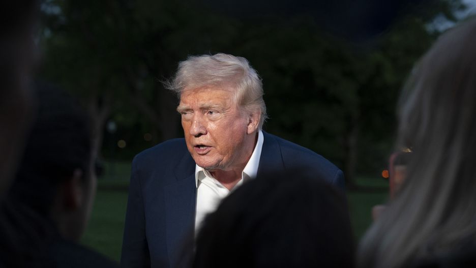United States President Donald J. Trump speaks to the media as he returns to the White House after a trip to Florida, in Washington, DC, USA, 04 May 2025. EPA/CHRIS KLEPONIS / POOL Dostawca: PAP/EPA.
